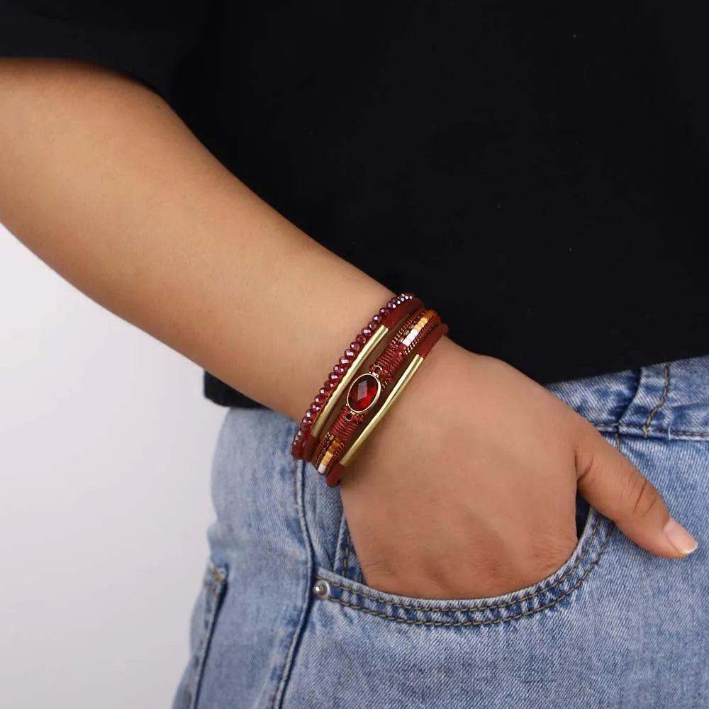 Elegant bracelet set with handcrafted leather and charms