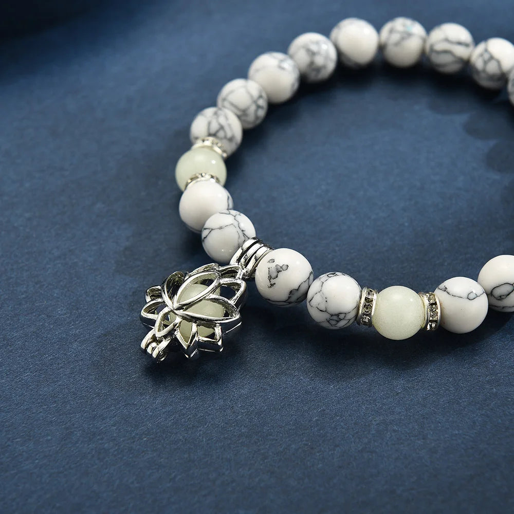 Fashion bracelet with natural howlite and lava stones