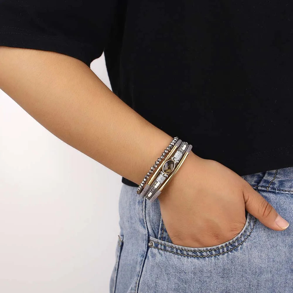 Magnetic clasp detail in silver on leather bracelet