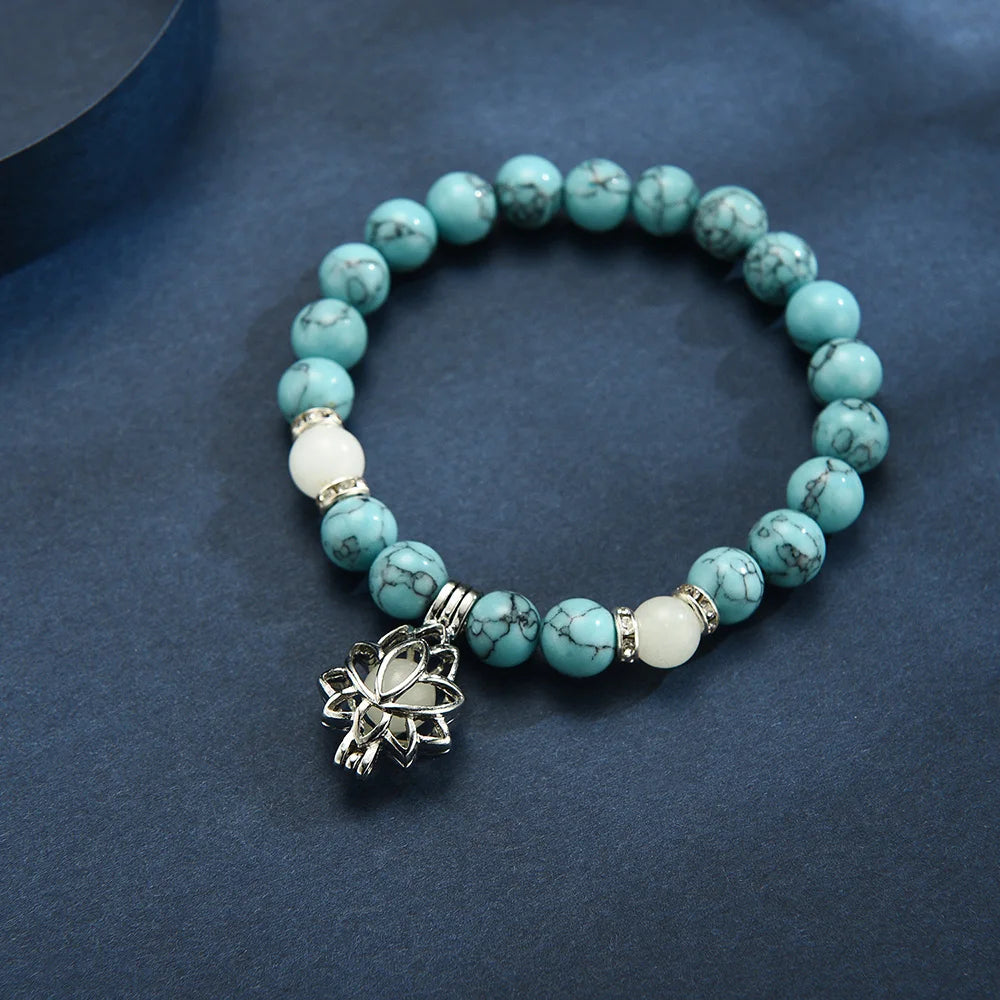 Natural stone beaded bracelet with luminous effect