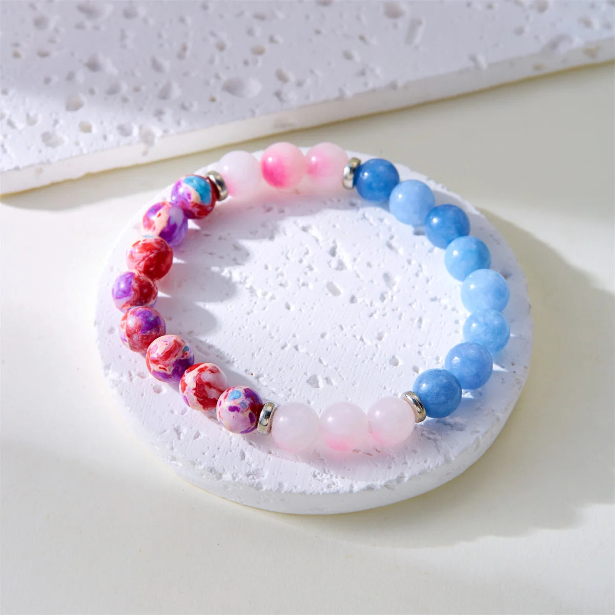 Romantic love bracelet with heart-shaped bead